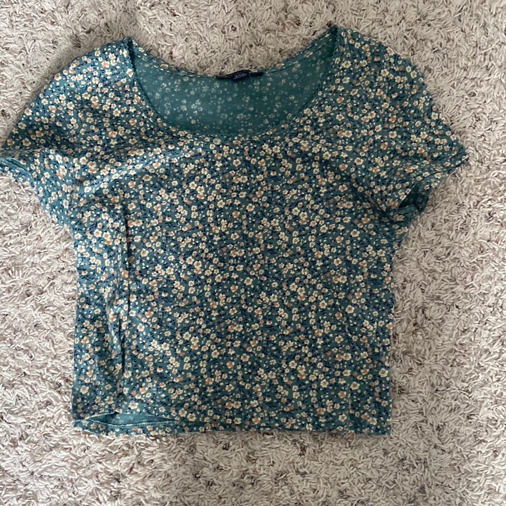 Dainty AE Floral Scoop Neck TShirt